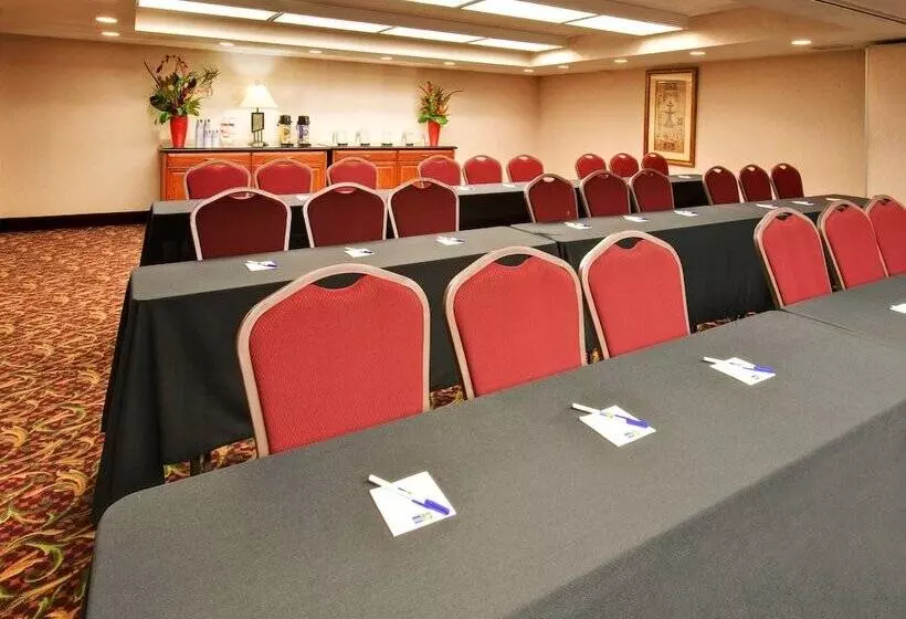 ホテル Holiday Inn Express Chicago Downers Grove, An Ihg