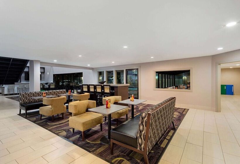 هتل La Quinta By Wyndham Oakland Hayward