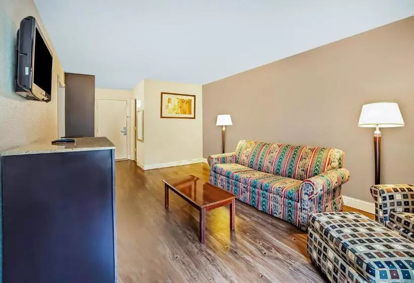 Отель Wingate By Wyndham Columbia/fort Jackson