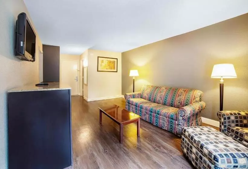 Отель Wingate By Wyndham Columbia/fort Jackson