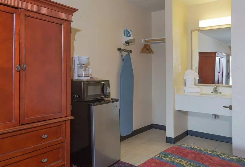 Hotel Studios And Suites 4 Less Battlefield Blvd