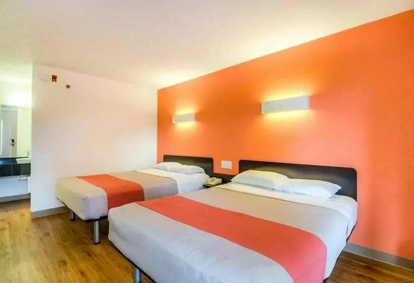 Motel 6 Normal