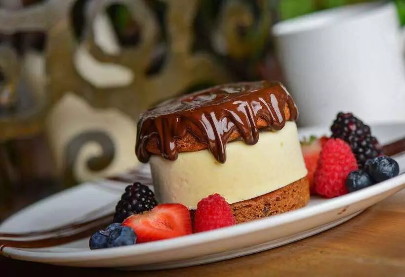 Hacienda Del Sol Guest Ranch Resort