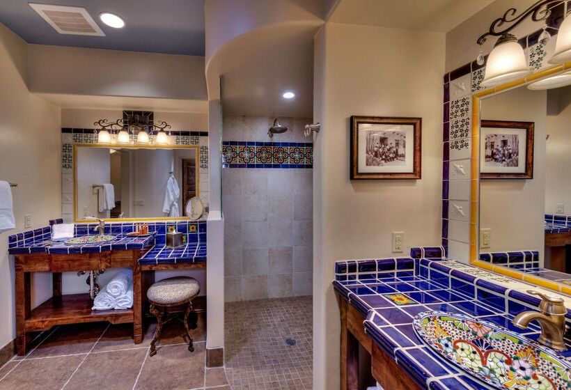 Hacienda Del Sol Guest Ranch Resort