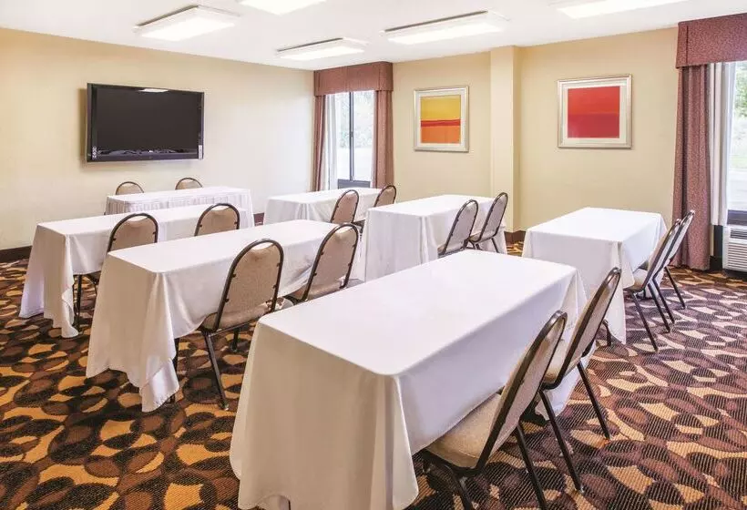 호텔 Majestica Inn And Suites