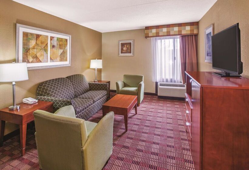 فندق Majestica Inn And Suites