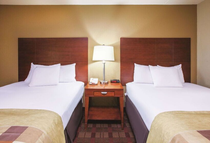 فندق Majestica Inn And Suites