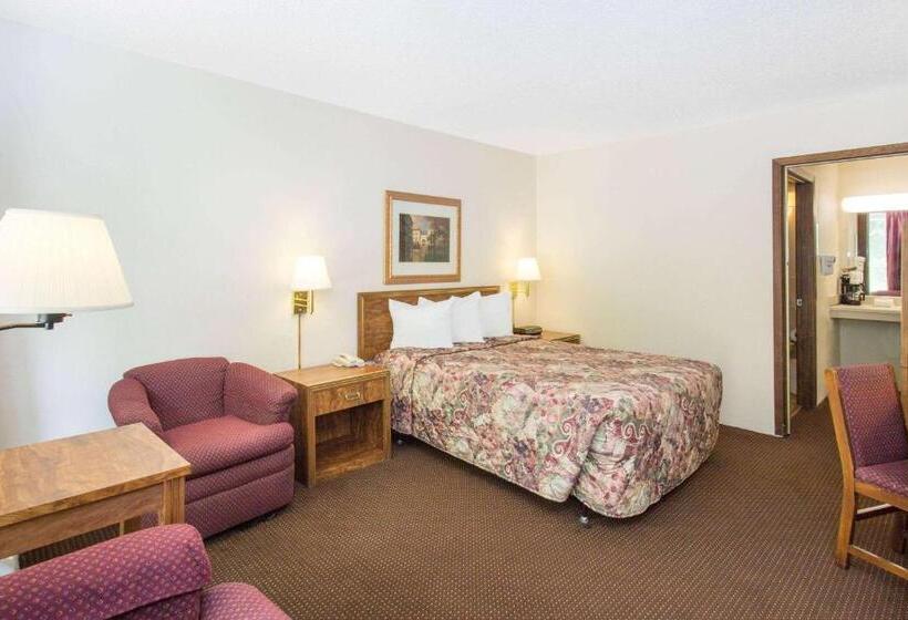 هتل Days Inn By Wyndham Dubuque