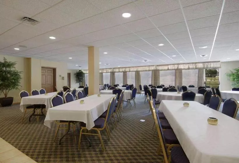 Szálloda Days Inn By Wyndham Dubuque