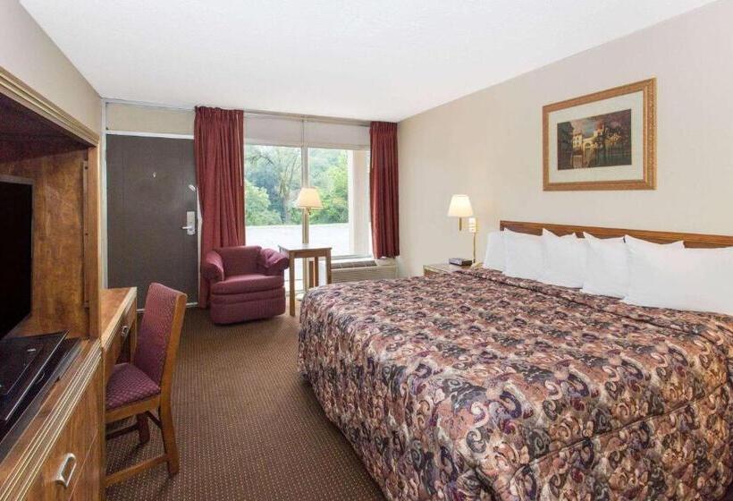 هتل Days Inn By Wyndham Dubuque