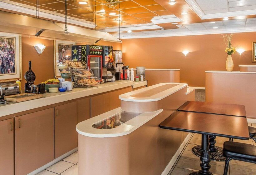 בית מלון כפרי Econo Lodge