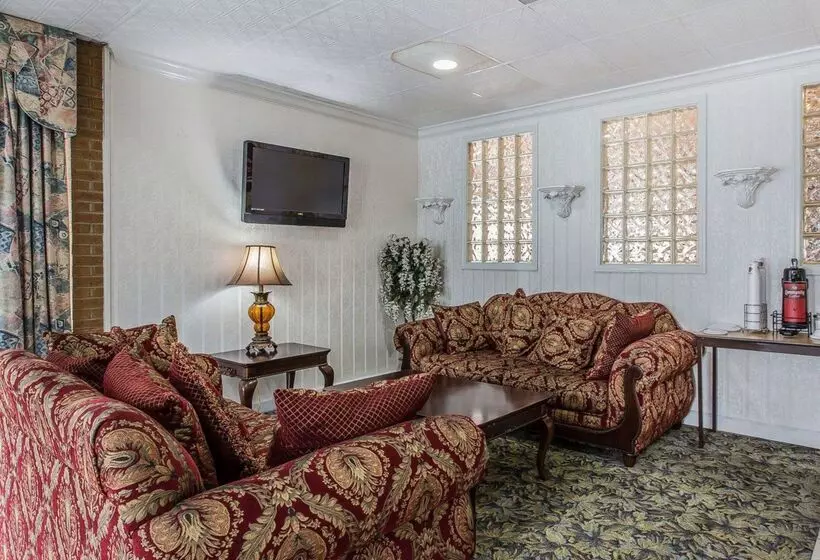 Отель Econo Lodge