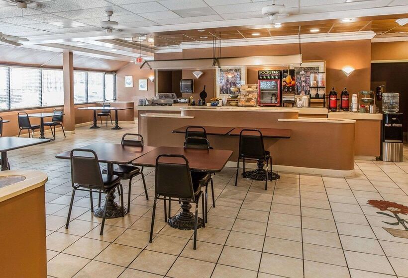 בית מלון כפרי Econo Lodge