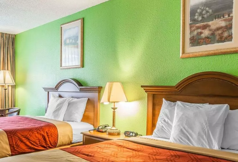 Отель Econo Lodge