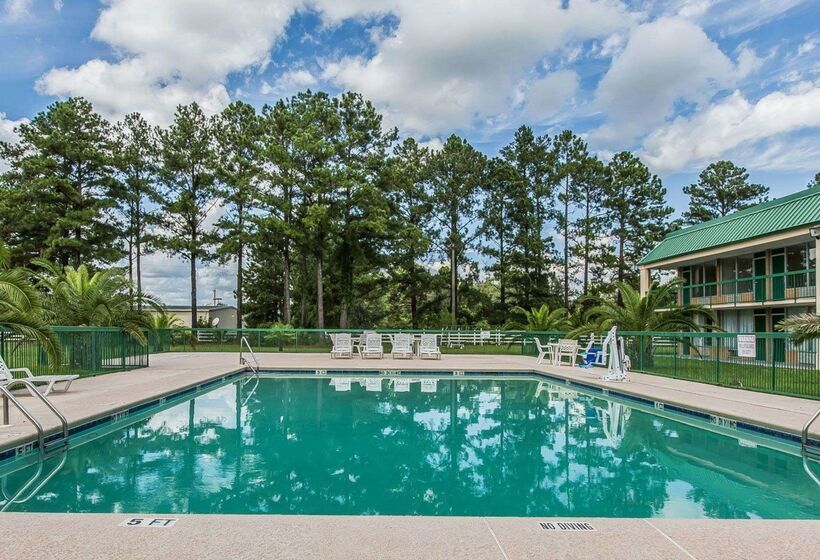 בית מלון כפרי Econo Lodge