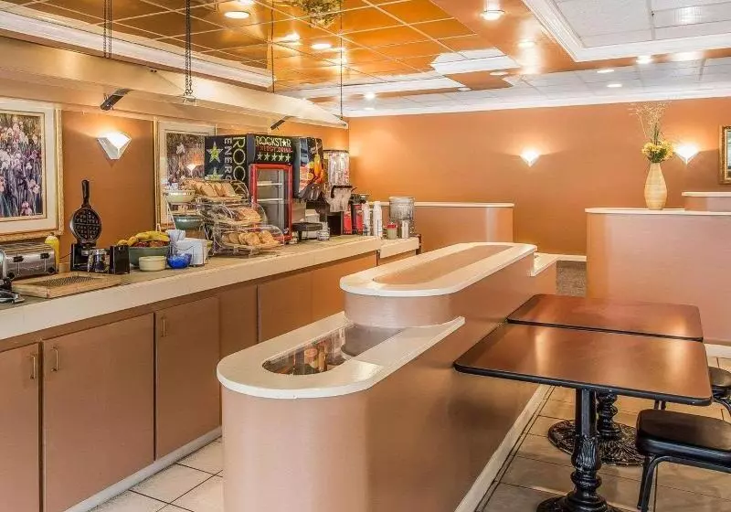 Отель Econo Lodge