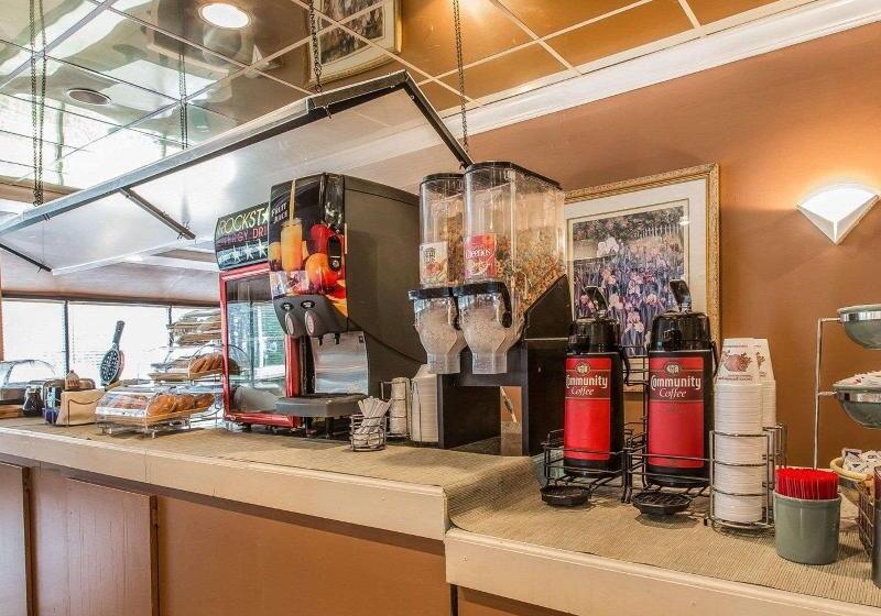 בית מלון כפרי Econo Lodge