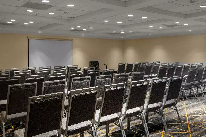 Holiday Inn Boston Dedham Hotel & Conference Center By Ihg