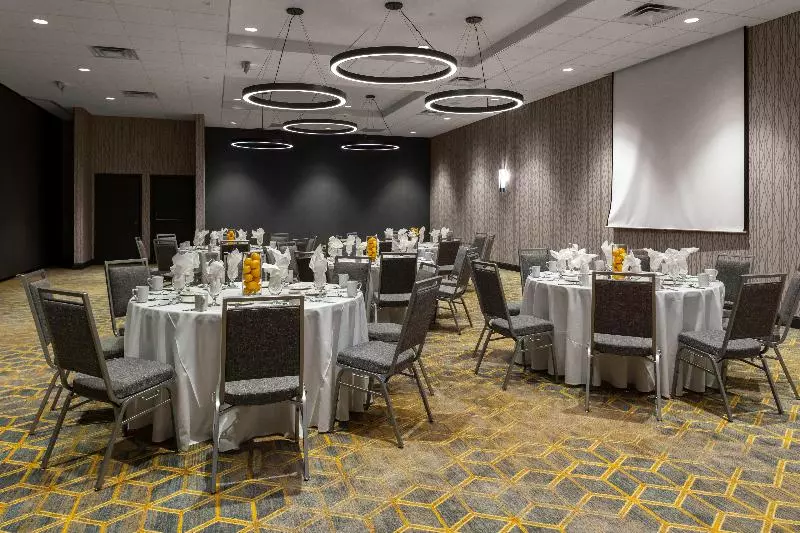 Holiday Inn Boston Dedham Hotel & Conference Center By Ihg