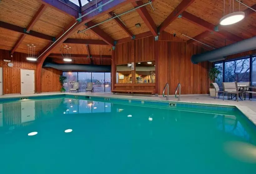 هتل Holiday Inn South Burlington