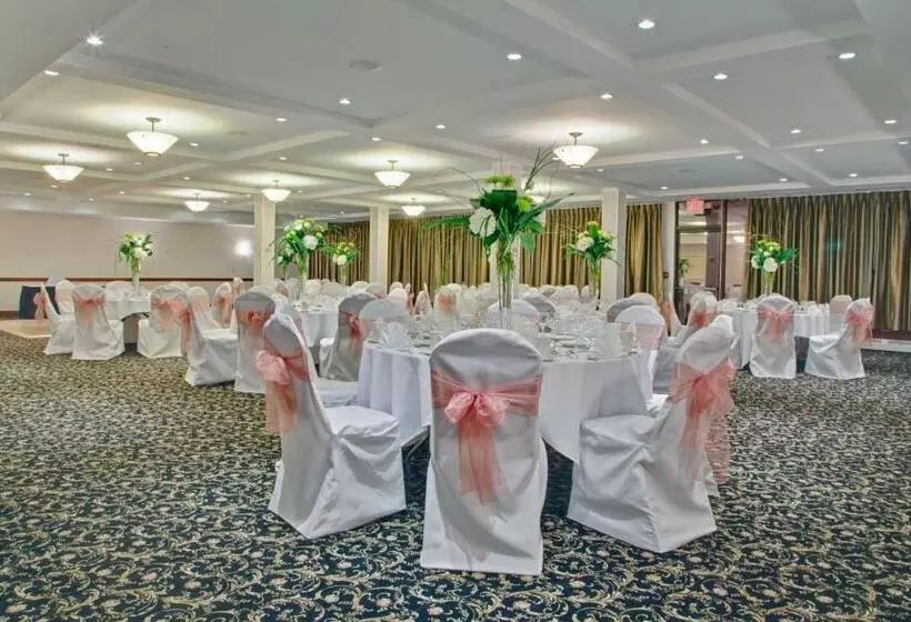 هتل Holiday Inn South Burlington