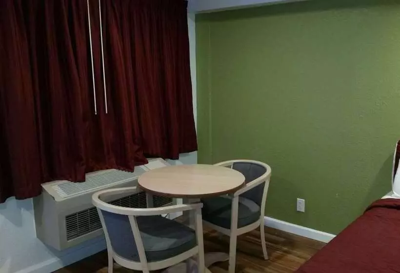 فندق Rodeway Inn Civic Center