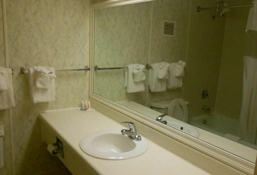 Travelodge Peoria Hotel and Conference Center