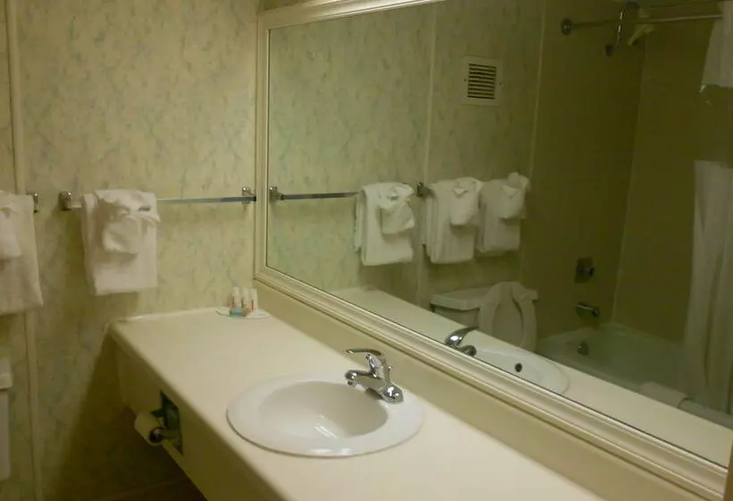 Travelodge Peoria Hotel and Conference Center