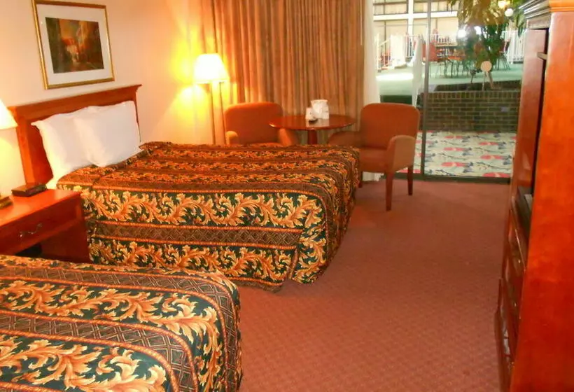 Travelodge Peoria Hotel and Conference Center