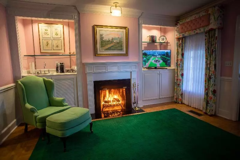 Отель The Greenbrier