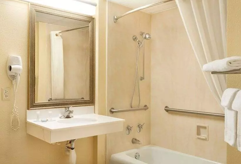 호텔 Travelodge By Wyndham Sturgis