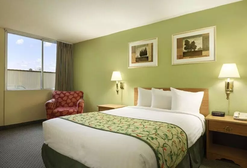 호텔 Travelodge By Wyndham Sturgis