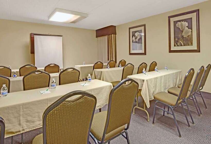 هتل Wyndham Garden Charlotte Airport Southeast