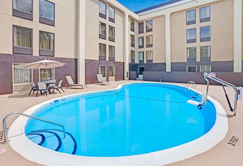 هتل Wyndham Garden Charlotte Airport Southeast