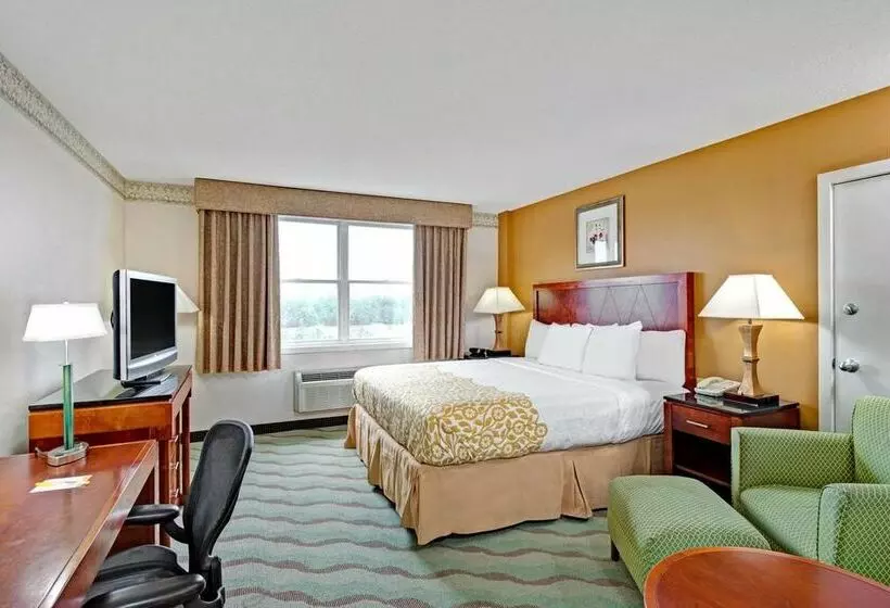 Отель Days  & Conference Center By Wyndham Methuen Ma