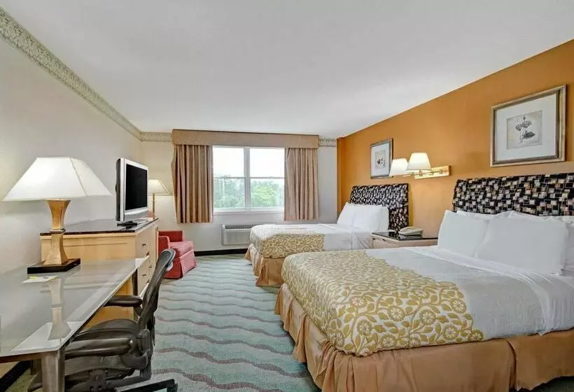 Отель Days  & Conference Center By Wyndham Methuen Ma