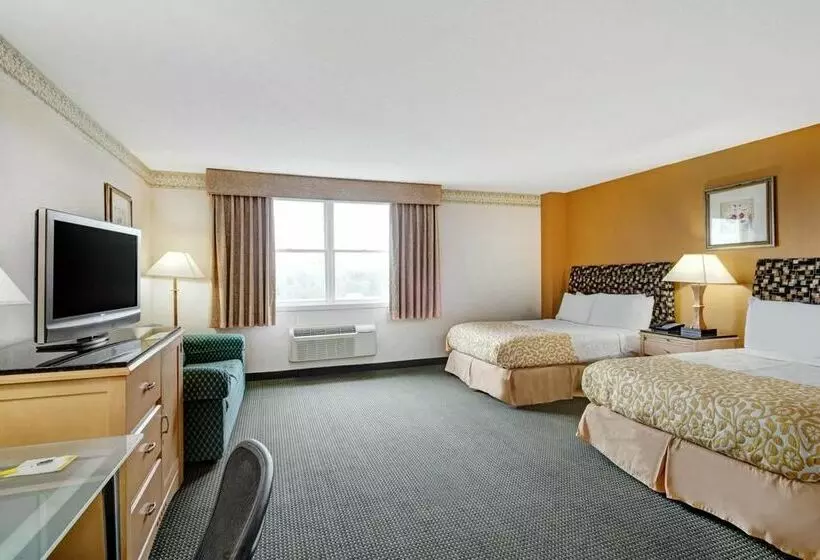 Отель Days  & Conference Center By Wyndham Methuen Ma