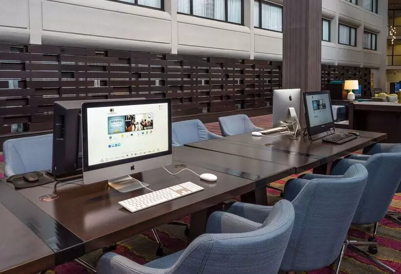 Doubletree By Hilton Hotel Austin Northwest Arboretum