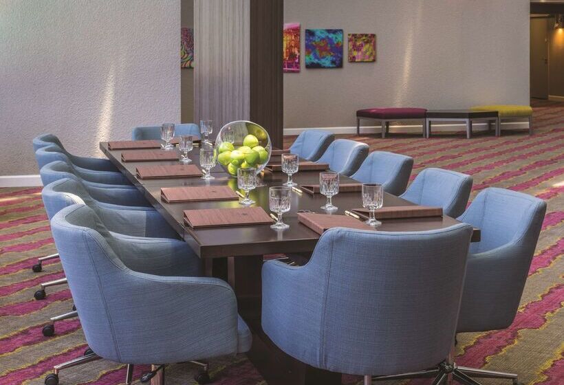 Doubletree By Hilton Hotel Austin Northwest Arboretum