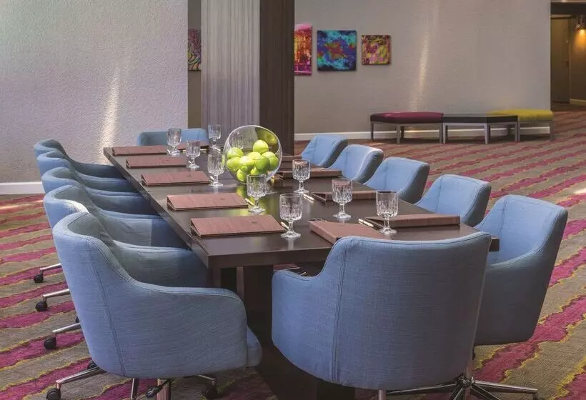 Doubletree By Hilton Hotel Austin Northwest Arboretum