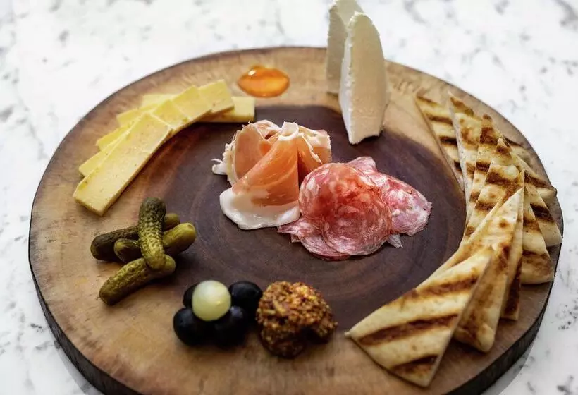 هتل Doubletree By Hilton Manchester Downtown