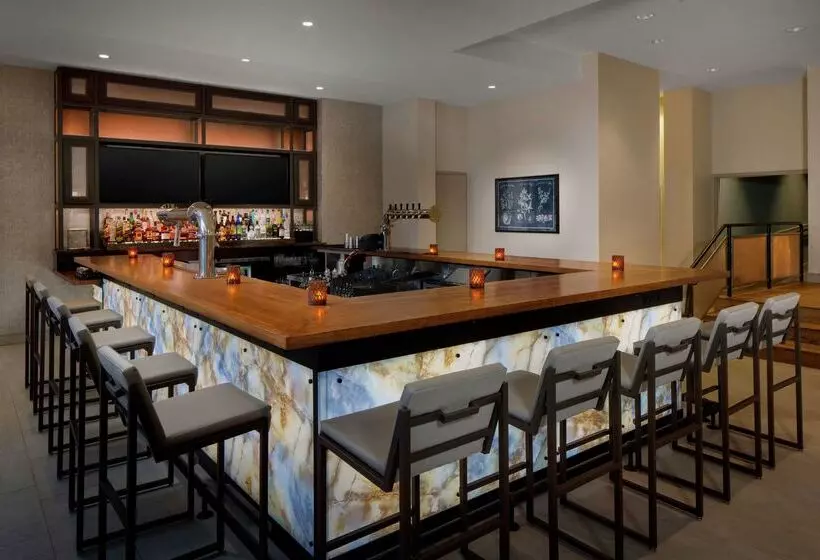 هتل Doubletree By Hilton Manchester Downtown