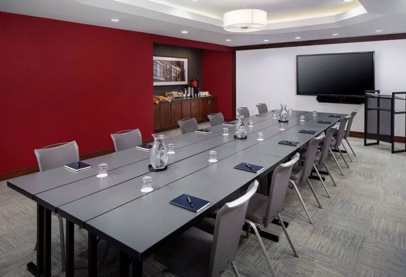 هتل Doubletree By Hilton Manchester Downtown