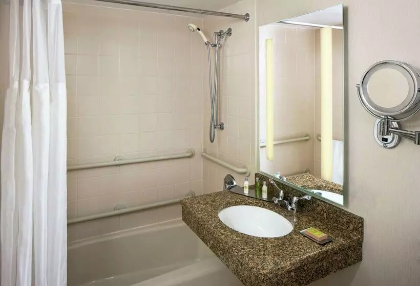 هتل Doubletree By Hilton Manchester Downtown