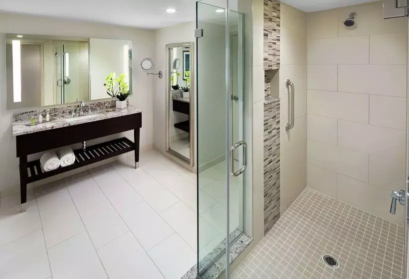 هتل Doubletree By Hilton Manchester Downtown