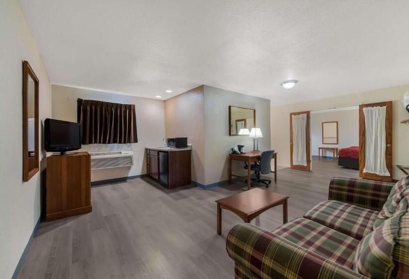 Отель Baymont By Wyndham Iron Mountain