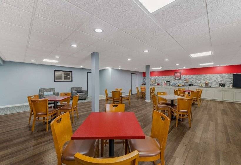 Отель Baymont By Wyndham Iron Mountain