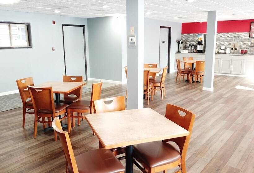 Отель Baymont By Wyndham Iron Mountain