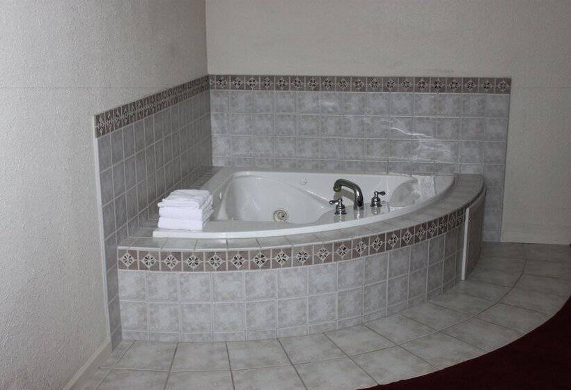 Отель Baymont By Wyndham Iron Mountain