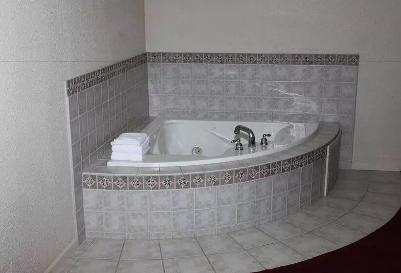 فندق Baymont By Wyndham Iron Mountain